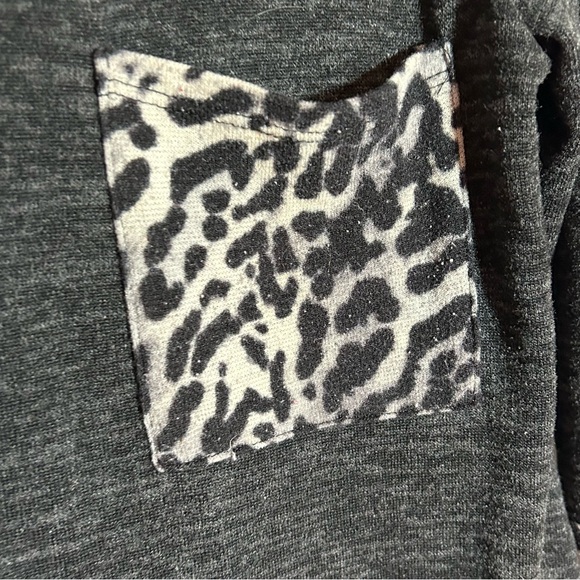 A. gain grey animal print long sleeve top small - Picture 2 of 4
